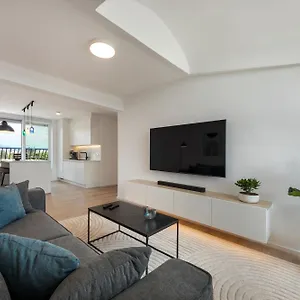  Apartment Luxe Penthouse With A Castle View